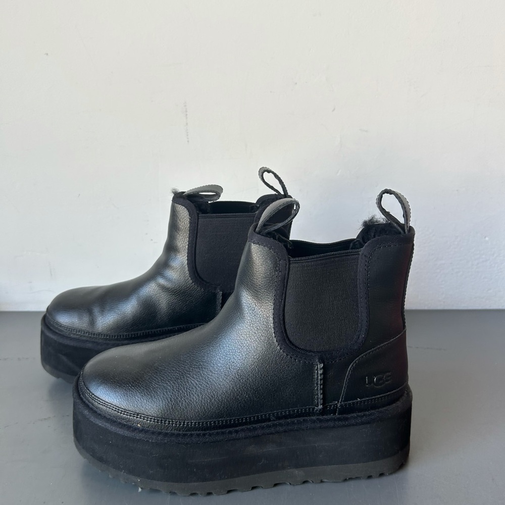 Ugg black leather platform ankle boots size 7